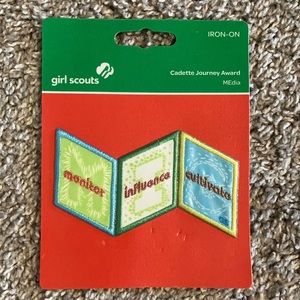 VINTAGE GIRL SCOUTS IRON ON PATCH